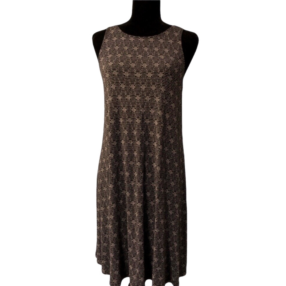 Black/white patterned Old Navy sleeveless dress.